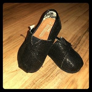 Toddler toms shoes